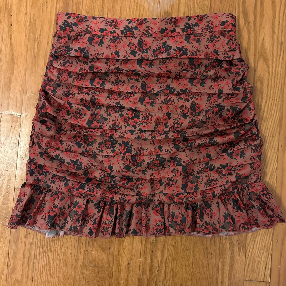 NWT ruched floral mini skirt